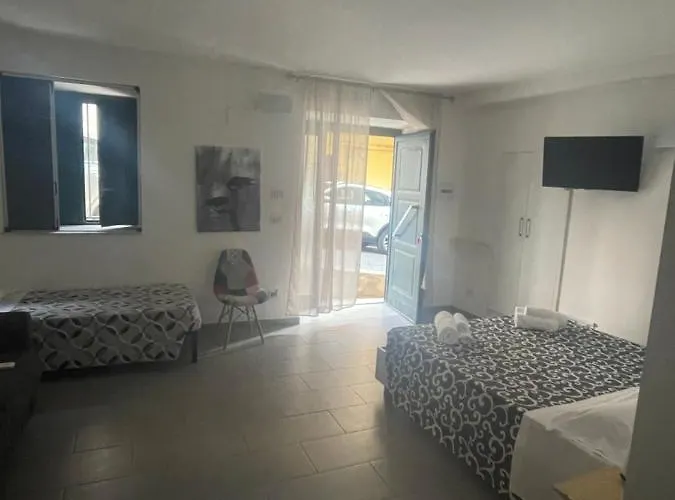 Pensión Sei Ottavi Gioiosa Marea